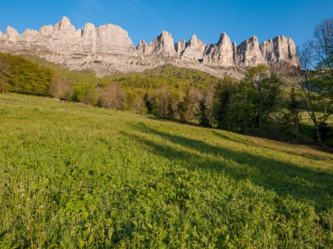 les Rochers de la Peyrouse et les tours du Rocher du Playnet, mai 2011