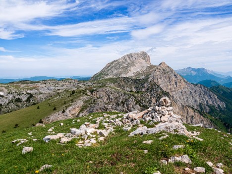 Cairn au sommet des Rochers du Parquet, juin 2019