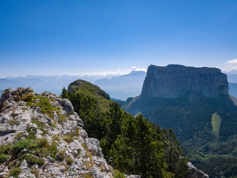 Le Sommet de Peyre Rouge et le Mont Aiguille, août 2011