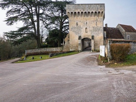 La porte fortifiée au Nord Est du château