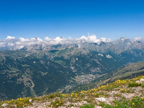 Le Massif des Écrins enuagé