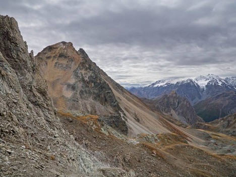 Sentier du versant Sud du Col des Béraudes