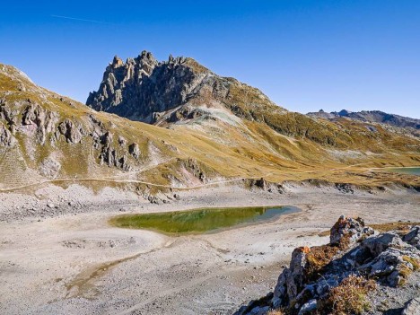 Le Lac du Grand Ban sous l'Aiguille Noire