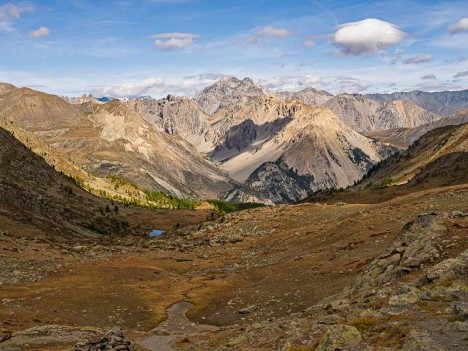 Versant Nord de la Porte de Crisol, le Mont Chaberton à l'horizon