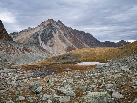 Lac des Crouserocs devant la Tête de la Cassille