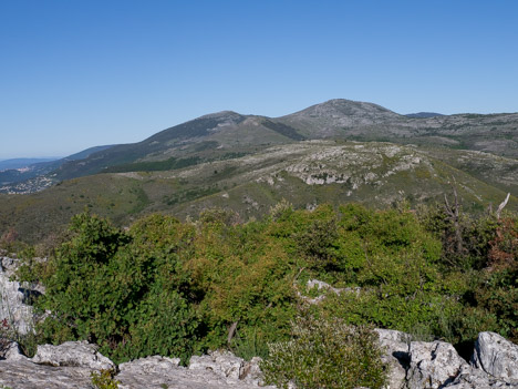 Depuis le Baou de Saint-Jeannet, le Puy de Naouri, le Pic de Courmettes et le Puy de Tourrettes à l'horizon