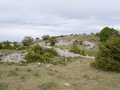 Ferme et borie ruinée