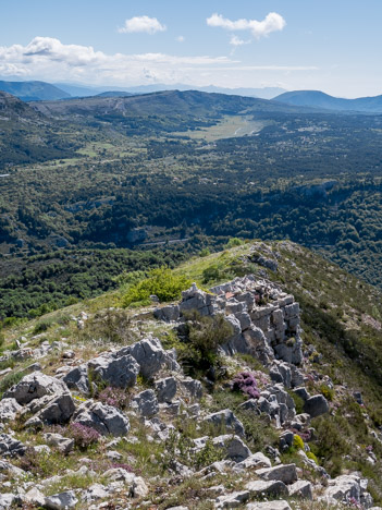 Descente de l'arête de la Montagne de Thiey