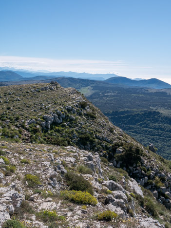 Au bord du plateau du Sommet de Thiey