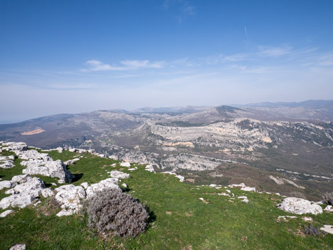 Au Pic de Courmettes, le Plateau de Calern