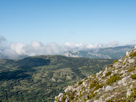 Au loin, le Plateau de Cavillore