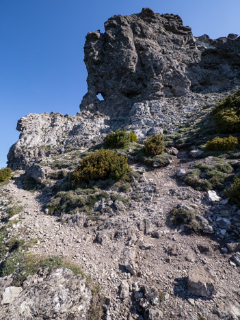 Passage de la Fenêtre du Pech de Bugarach