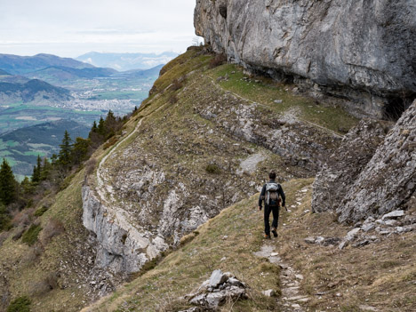 Sentier du versant Ouest du Bonnet de Calvin