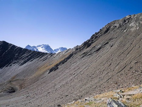 Les Écrins au travers du Col du Goléon