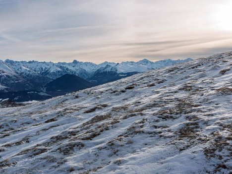 Le Massif des Écrins au loin