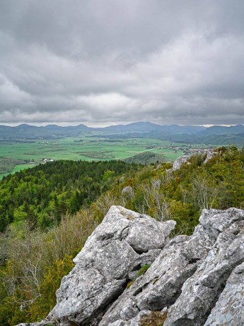 Le plateau de Sault depuis le Pic des Sarrasis
