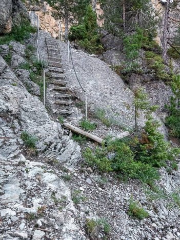 Escalier sur le chemin de Cugulet