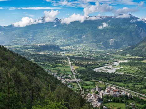 La vallée de la Durance, Saint-Crépin et Mont-Dauphin au loin