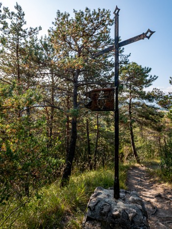 Une croix sur la belle crête du Pas du Berlioz, sept. 2019