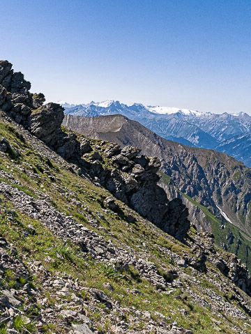 Le Massif des Écrins au loin