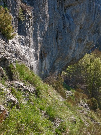 Descente vers le cirque de la Fontaine du Chien