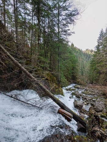 Le Bruyant, rapides et cascades