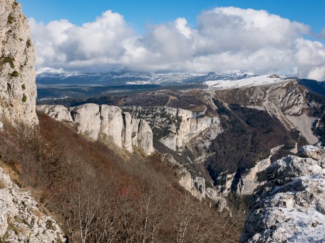 Les Rochers de Chironne et le plateau du But Sapiau