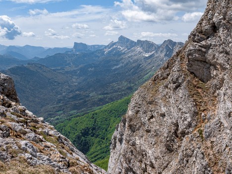 Paysage voilé du Grand Veymont et du Mont Aiguille, juin 2021