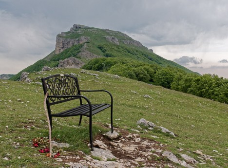 Le joli banc de fer de la Croix d'Ambel