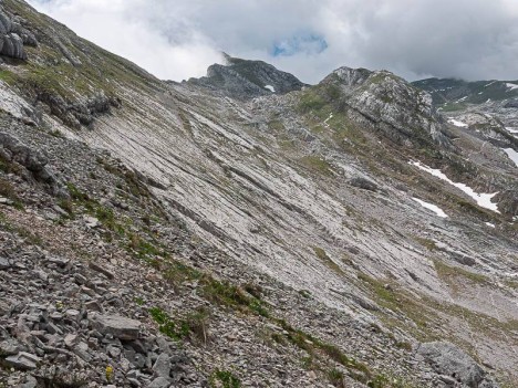 Dalles sous la pointe 2105 de l'arête de Sophie
