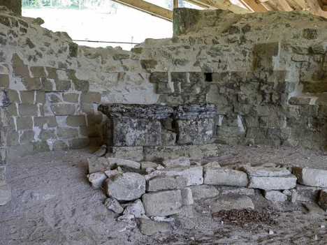 Vestige de lautel de l'ancienne église des Charteux