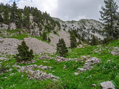 La grande ruine sous les Rochers du Ranc Traversier