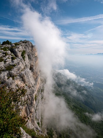 Nuage sur l'à-pic de la Grande Roche Saint-Michel, juil. 2021