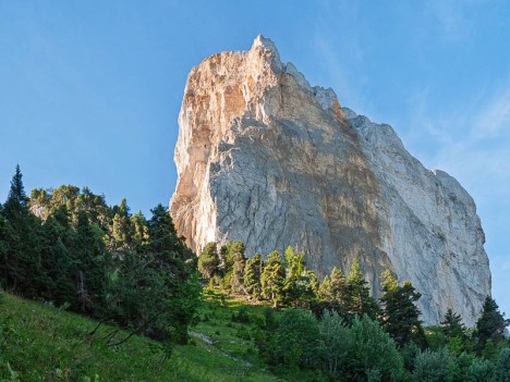 Les premiers rayons du soleil sur le Mont Aiguille