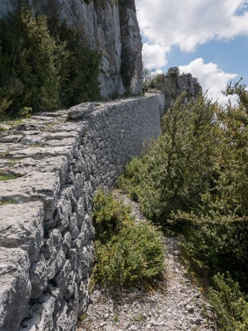 Chemin en remblai du Pas de l'Allier