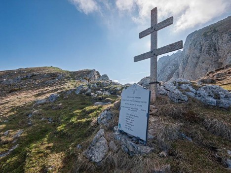 Pas de Berrièves, croix de Lorraine
