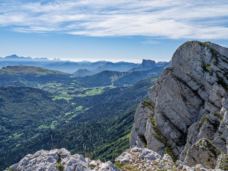 Le Mont Aiguille depuis le sommet des Rochers de la Peyrouse