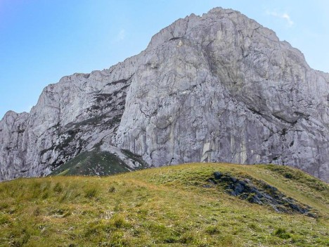 L'impressionnante paroi Ouest du Roc Cornafion
