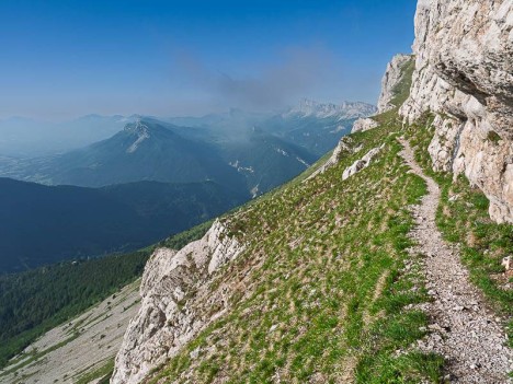 Le sentier reste toujours exposé