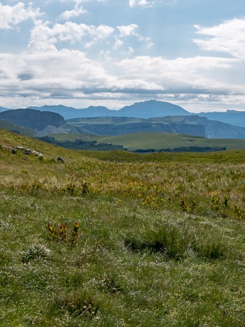 Le Puy de la Gagère devant le Grand Veymont