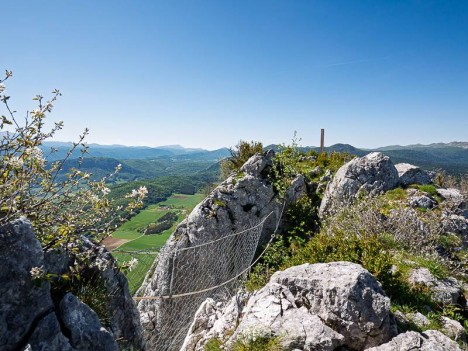 Accès à la croix de la Roche des Arnauds