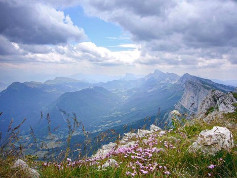Le Mont Aiguille et le Grand Veymont au loin