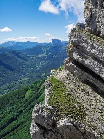 Falaises et vires des Rochers de la Balme