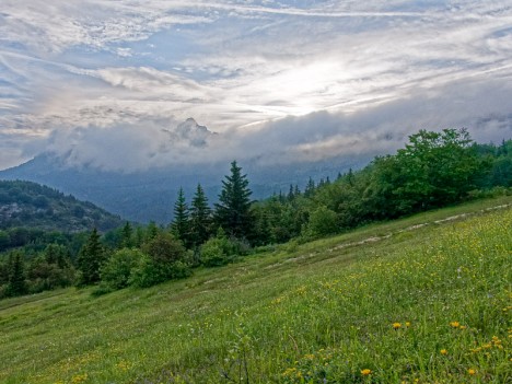 Lever de soleil sur le Roc Cornafion