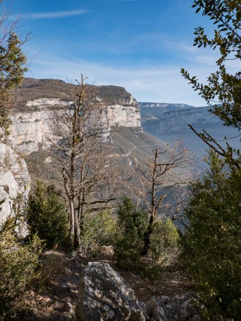 Au pied des falaises des Rochers de Presles