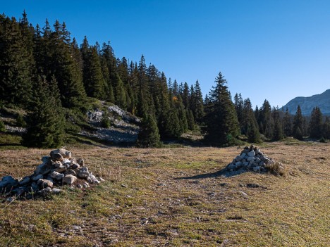 Cairns de la bifurcation vers la Chau, oct. 2021