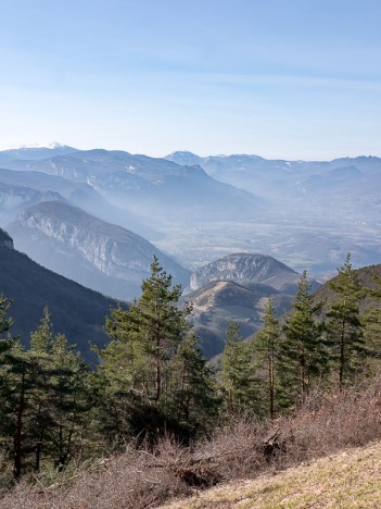 Le Roc de Toulau et Serre de Montue, au loin