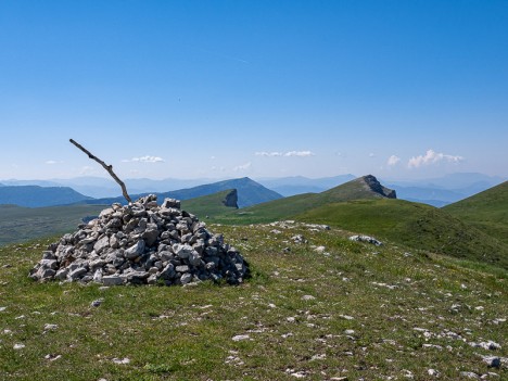 Au sommet 1706 du Serre de Montué, juin 2021