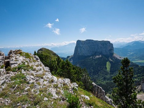 Sur la crête, Sommet de Peyre Rouge, le Mont Aiguille