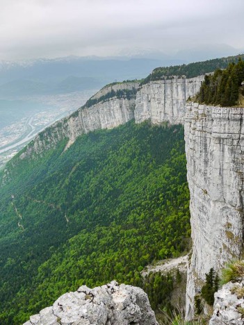 Sur le plateau sommital de la Sure